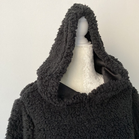 Champion Black Hooded Sherpa with Kangaroo Pouch - Picture 4 of 7